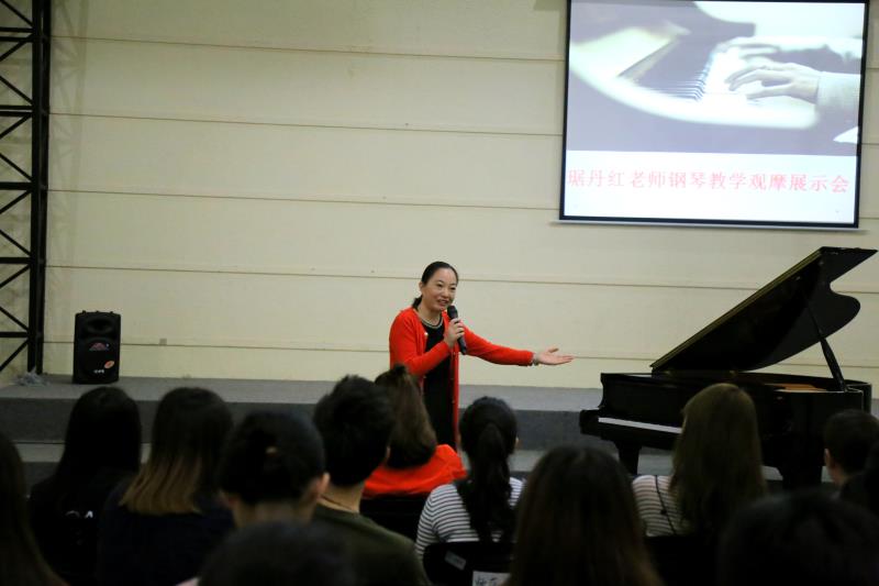 琚丹红副院长主持本次展示会