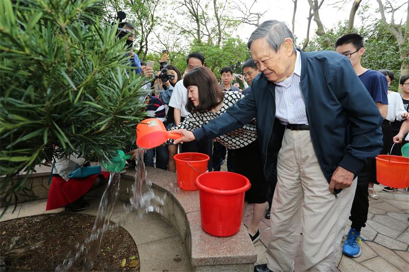 浇水