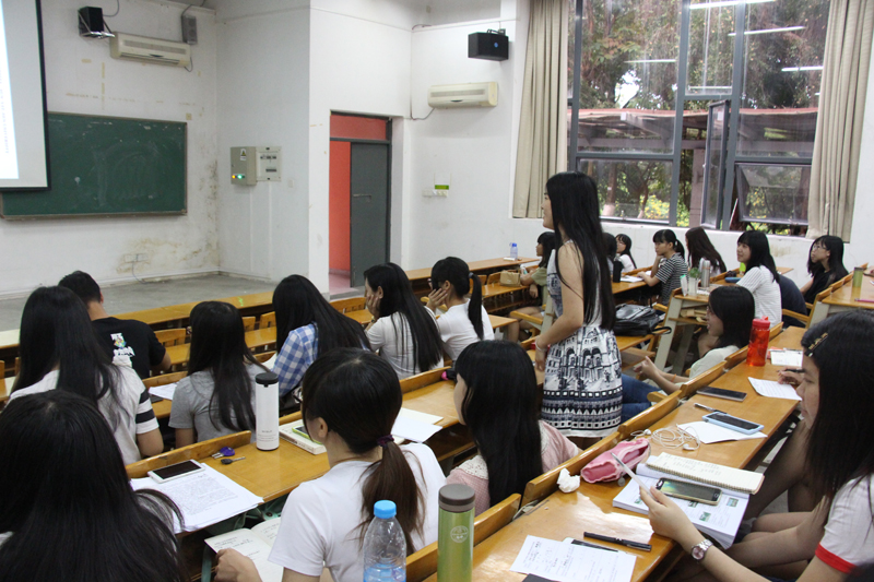 在场同学踊跃提-800