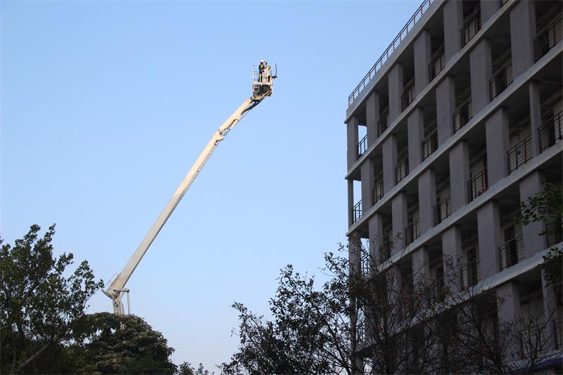 云梯救人