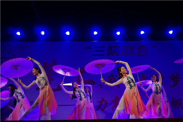 伞舞《小城雨巷》