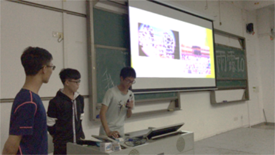 学生以小组形式上台阐述观点